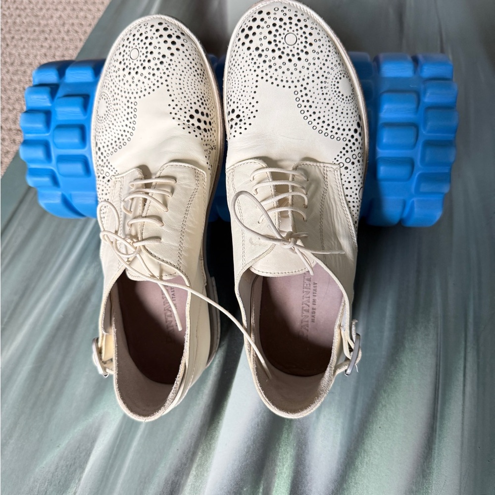 Pantanetti Italian leather. Cream Perforated Women's Loafers. NWOT.